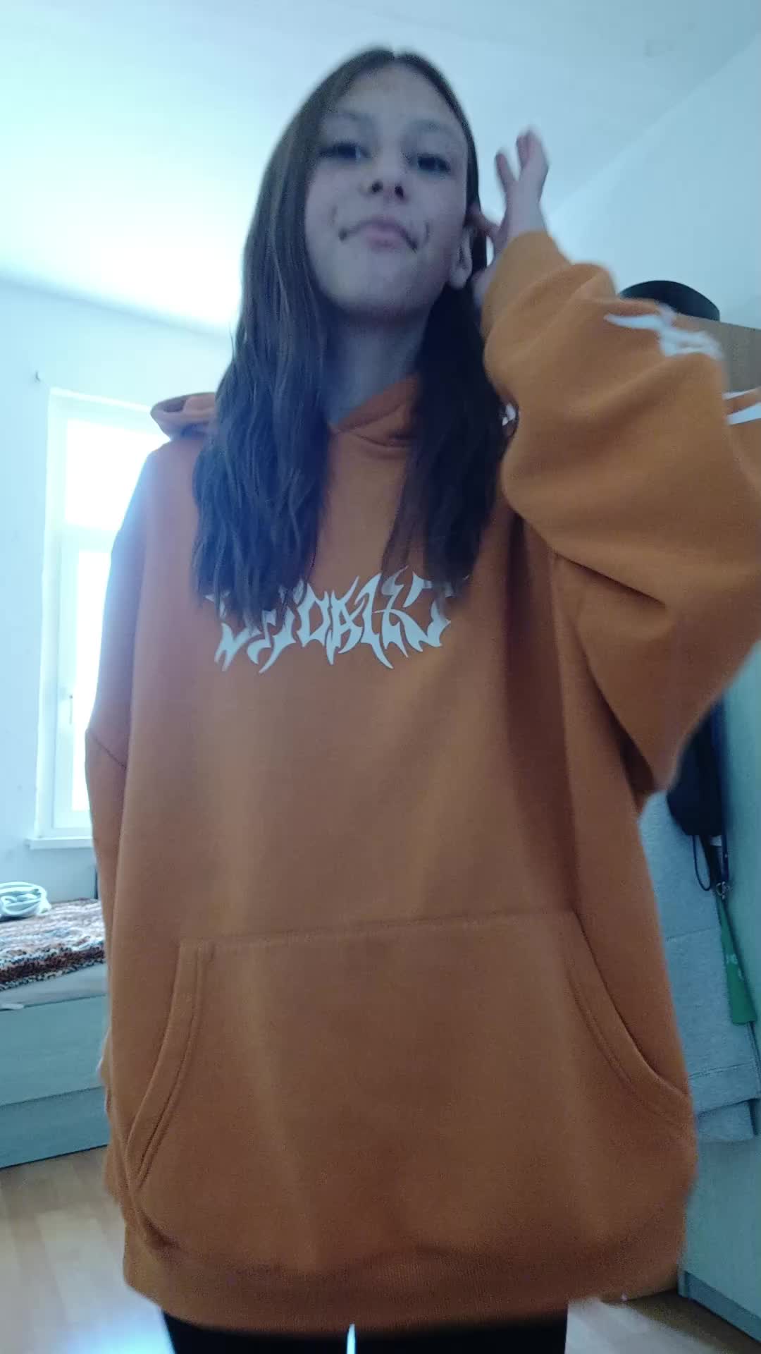 @𝕃𝕒𝕣𝕒 𝕊𝕠𝕡𝕙𝕚𝕖💙🤍