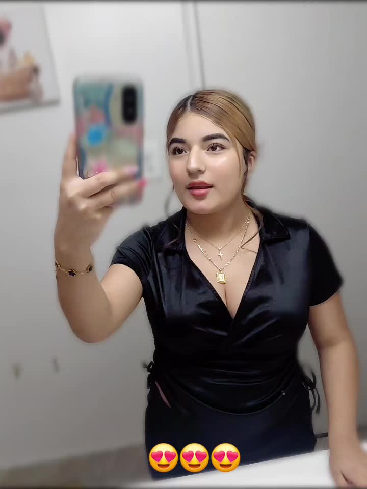 @𝒞𝒶𝓃𝒹𝓎 🍒