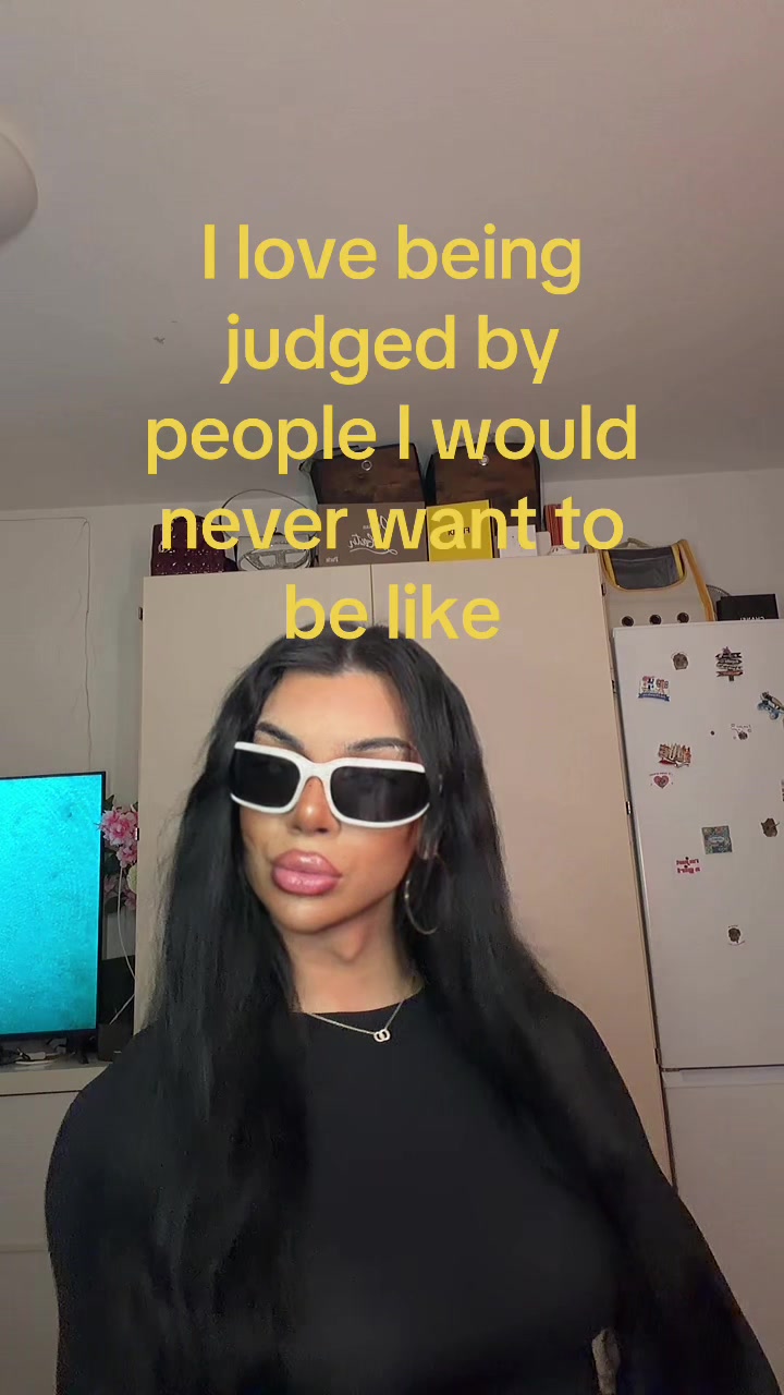 @ZarinaNova 👑