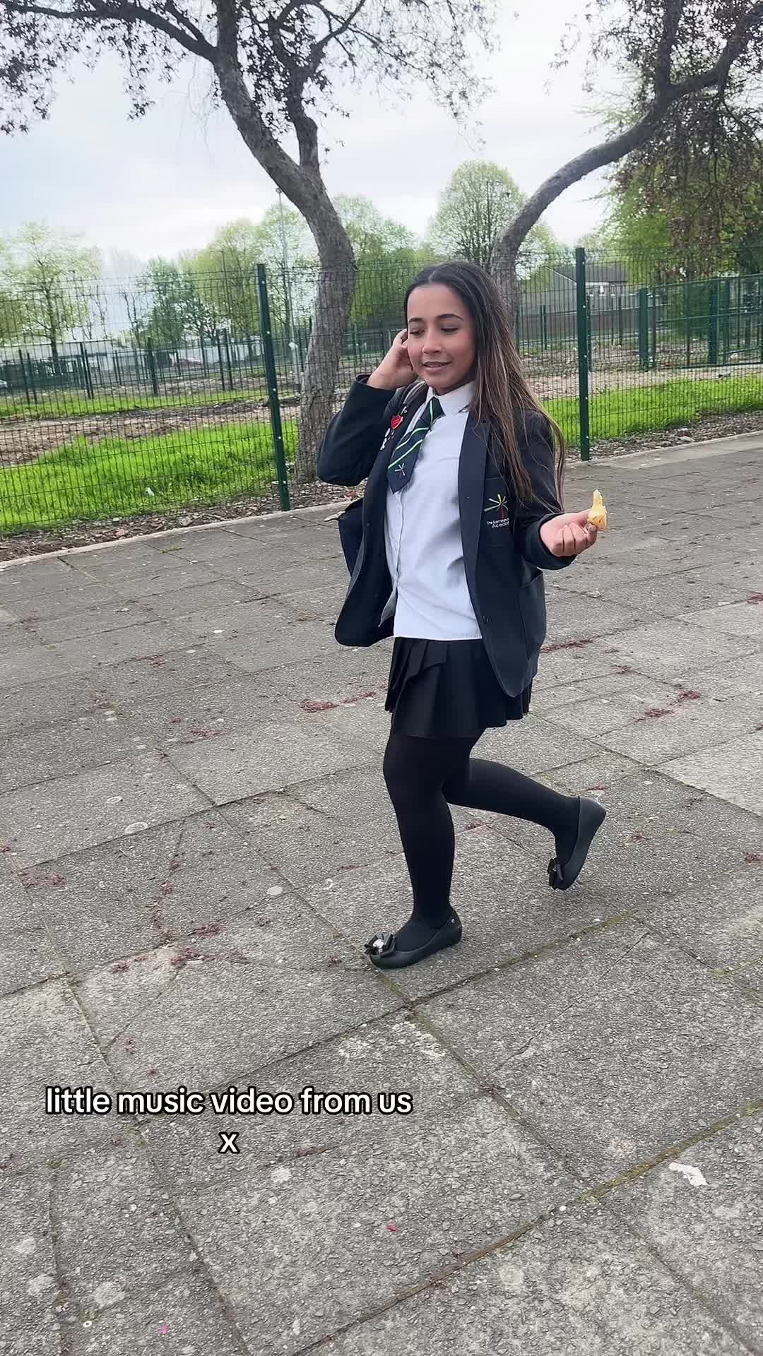 @🎀🤍👋🏽🩶😚
