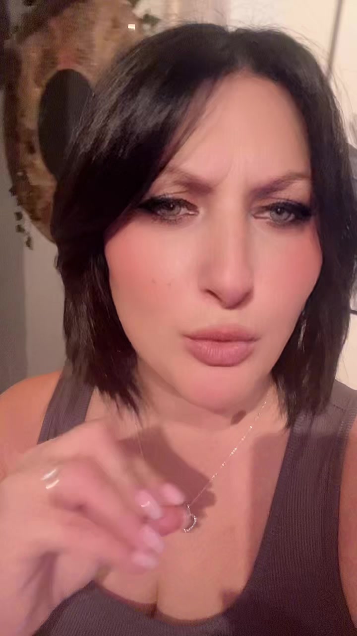 @laura