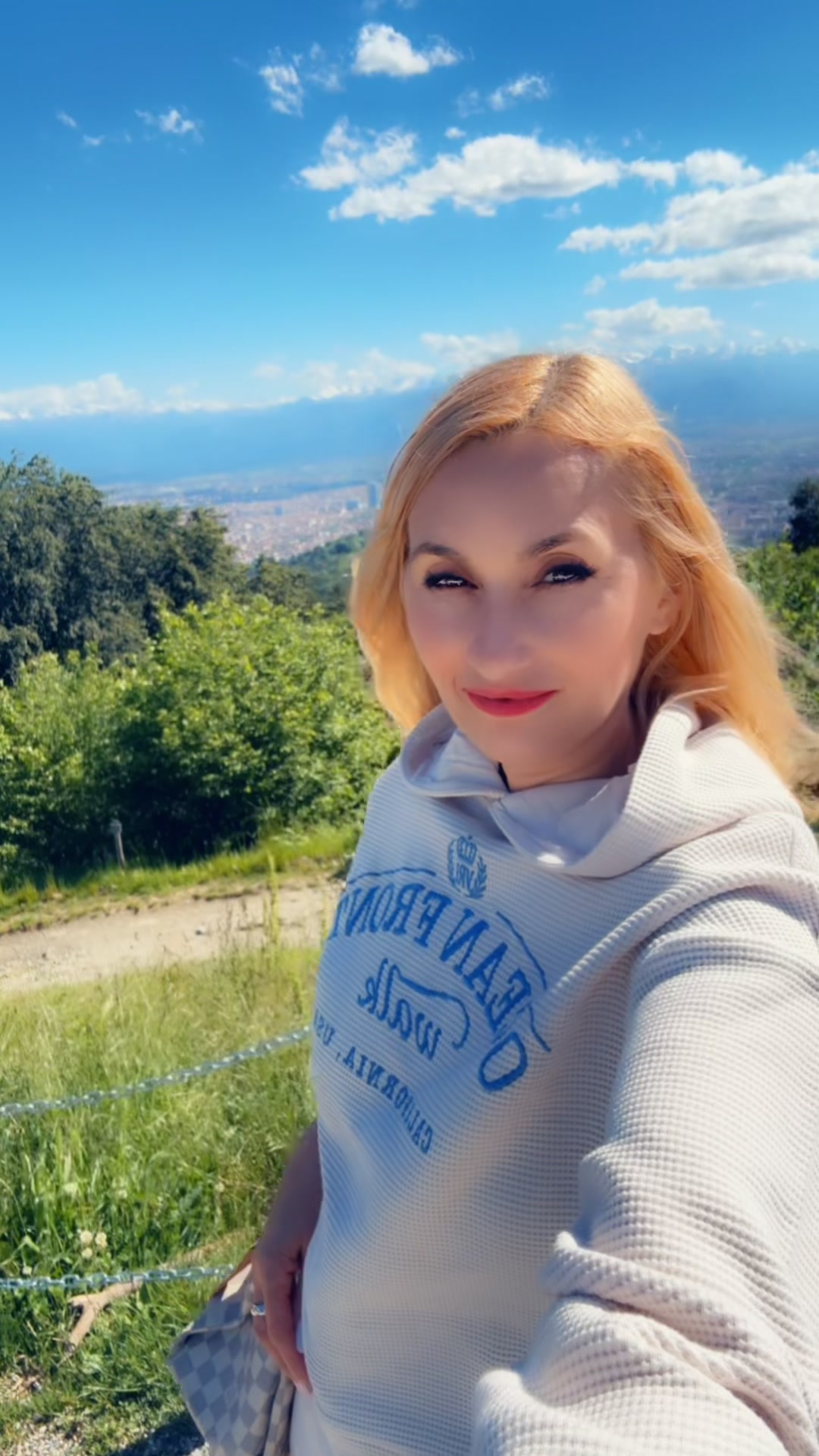 @LillyAndrei