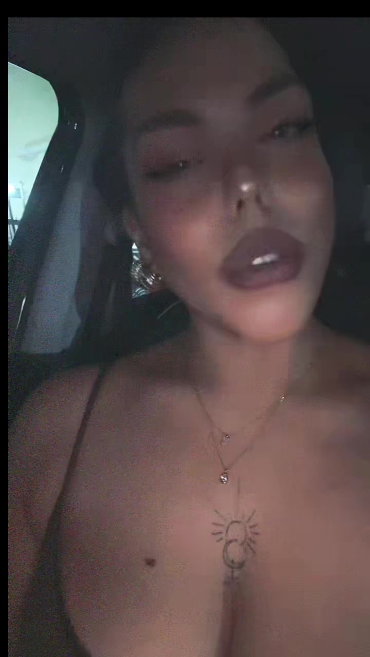 @R____ella