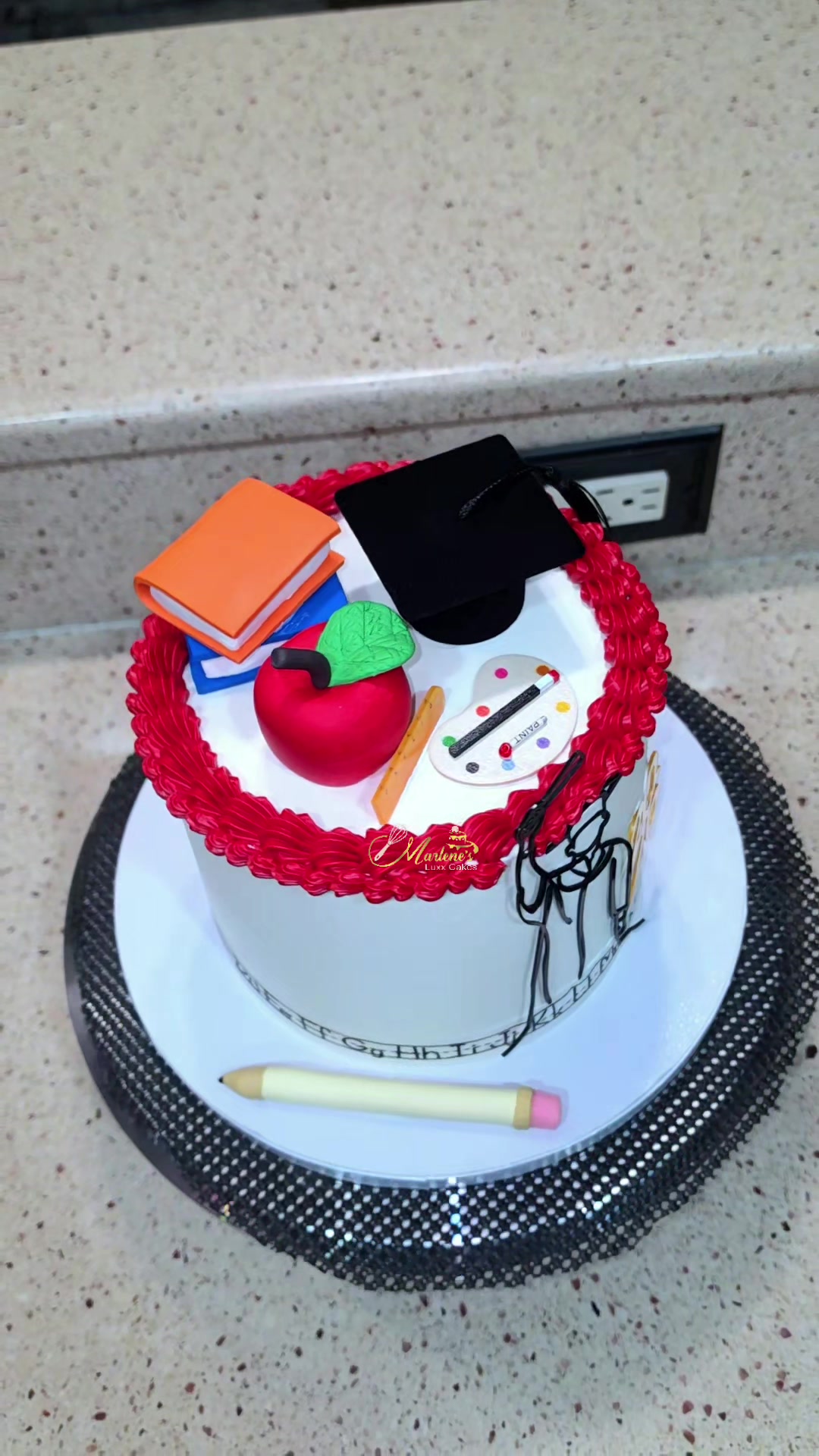 @Marlene'sLuxx_Cakes&HomeDecor