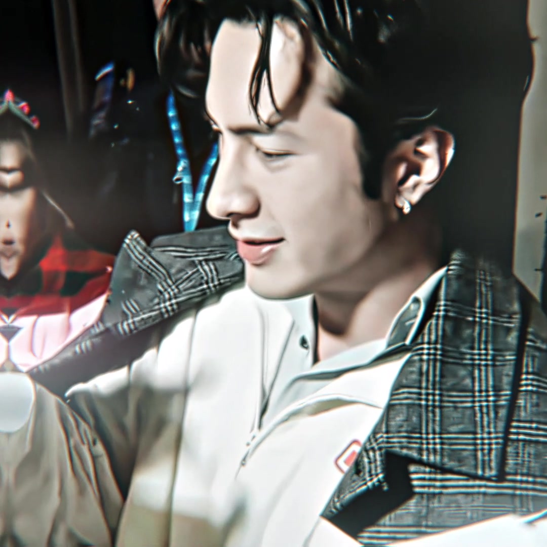 @⋆.˚ ★&mdash; thea 𖥻 𝟴𝟭