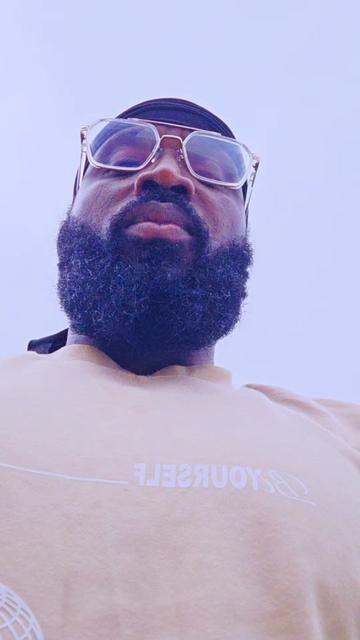 @Eze The Handsome King
