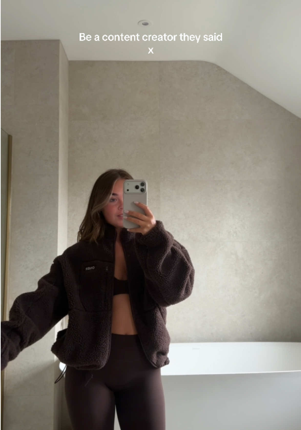 @lil.ashtonn
