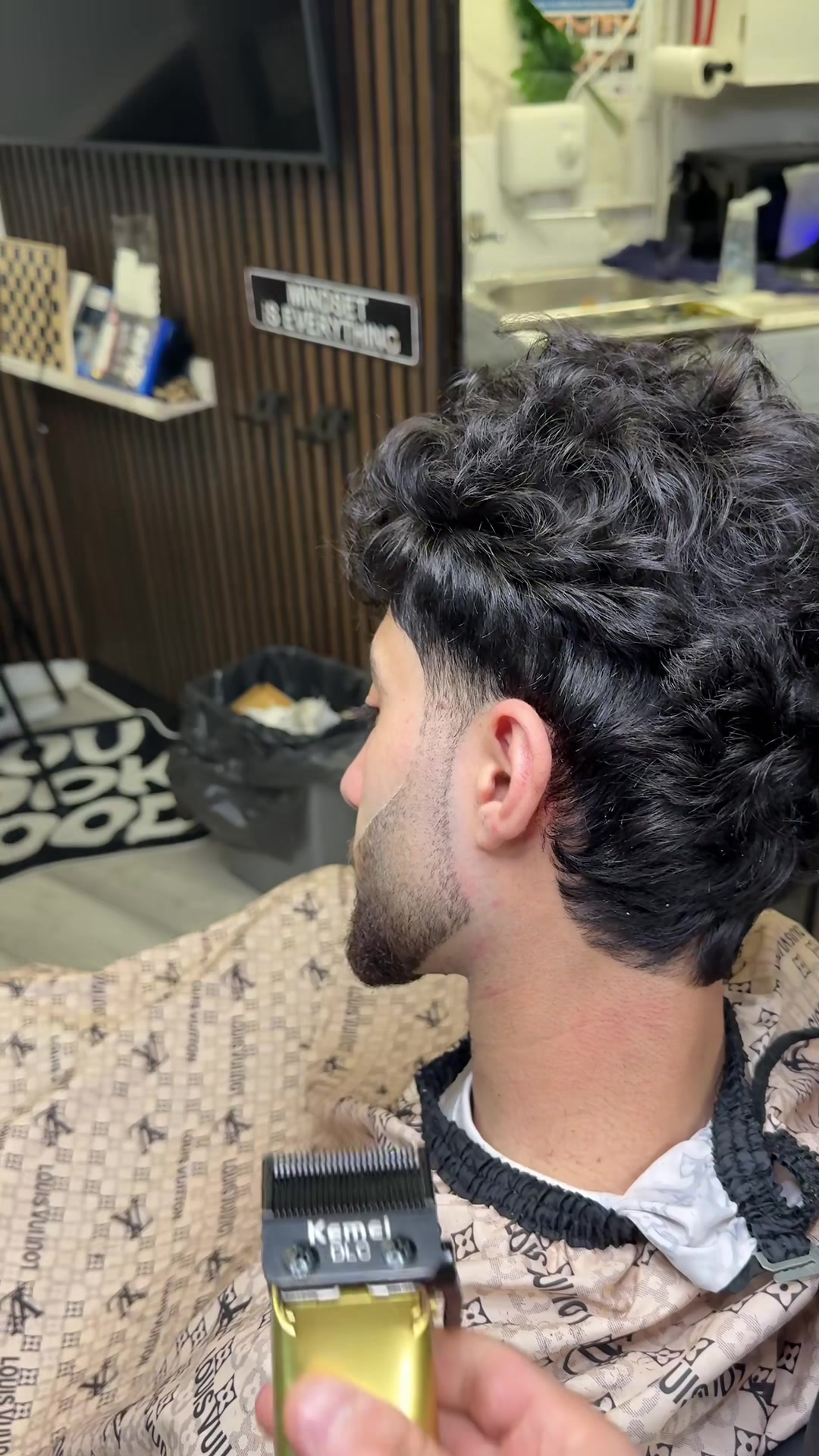 @Infinite barbers