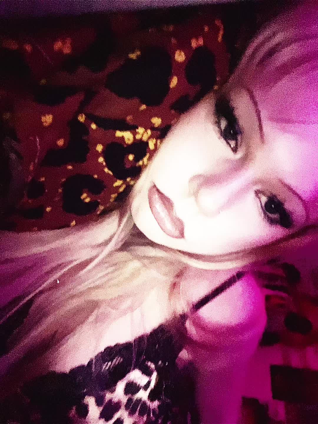 @ℬ𝒶𝓇𝒷 𝒲𝒾𝓇ℯ (💋🐆🎞️🍒)