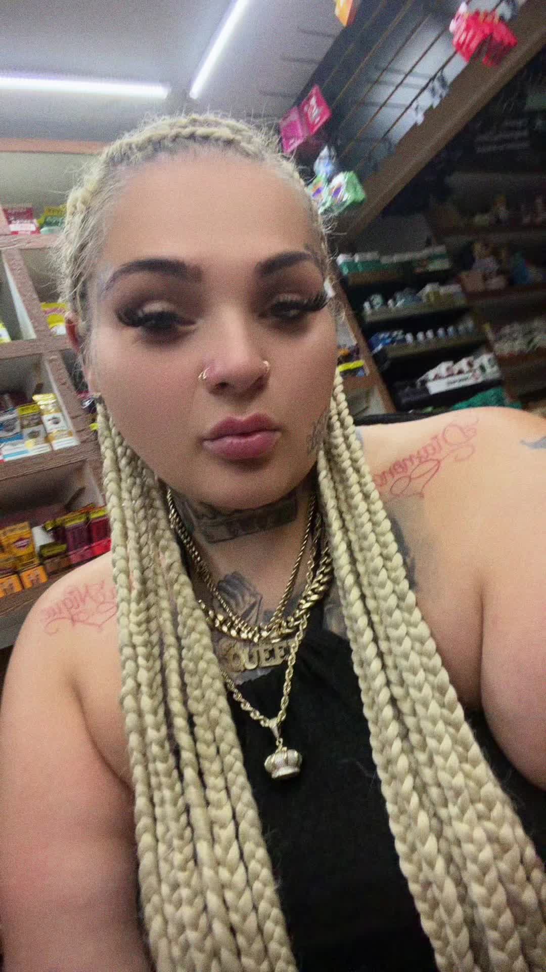 @QueenieDaGreat
