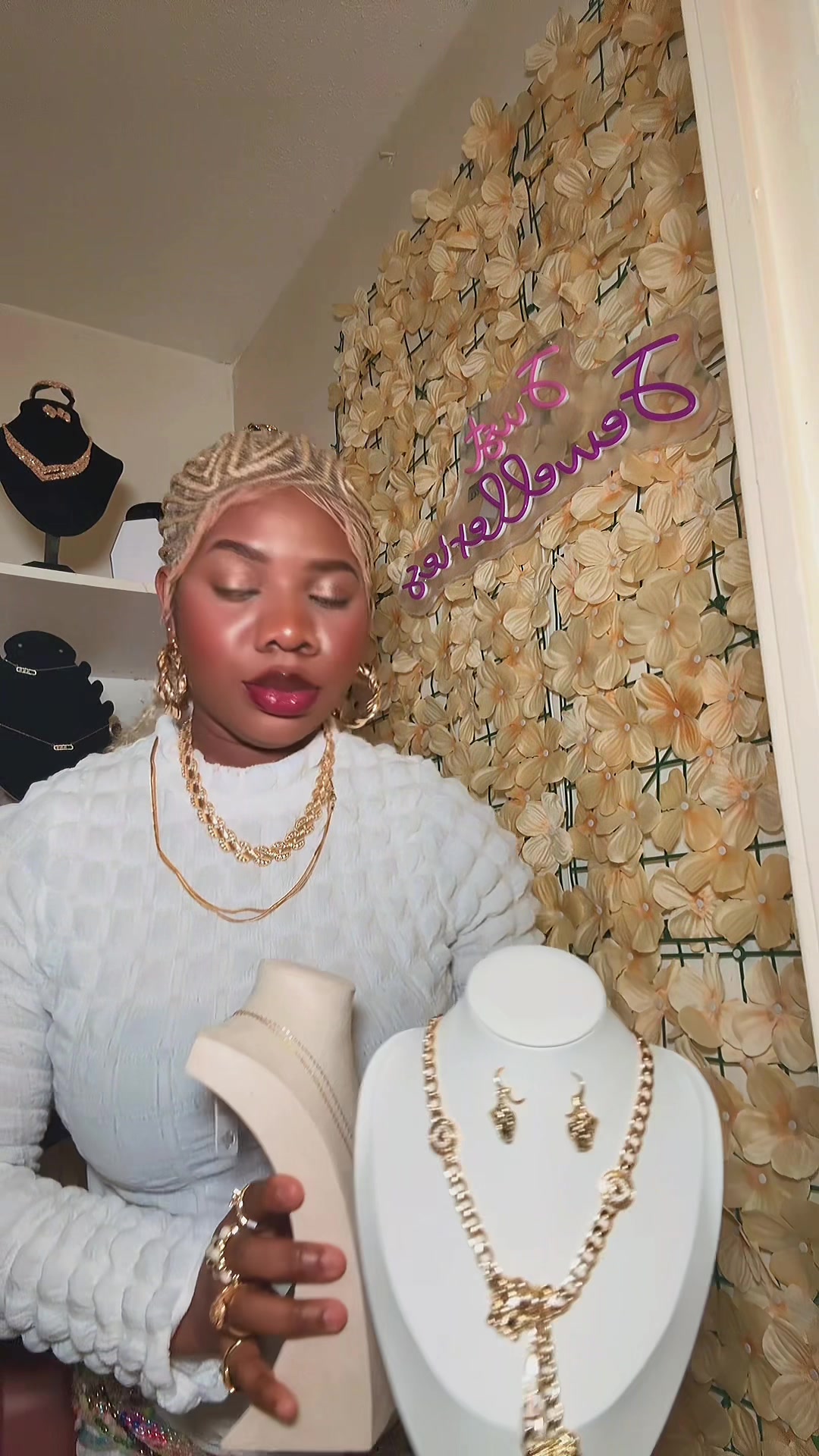 @U.K. Jewelleries & Wigs Vendor