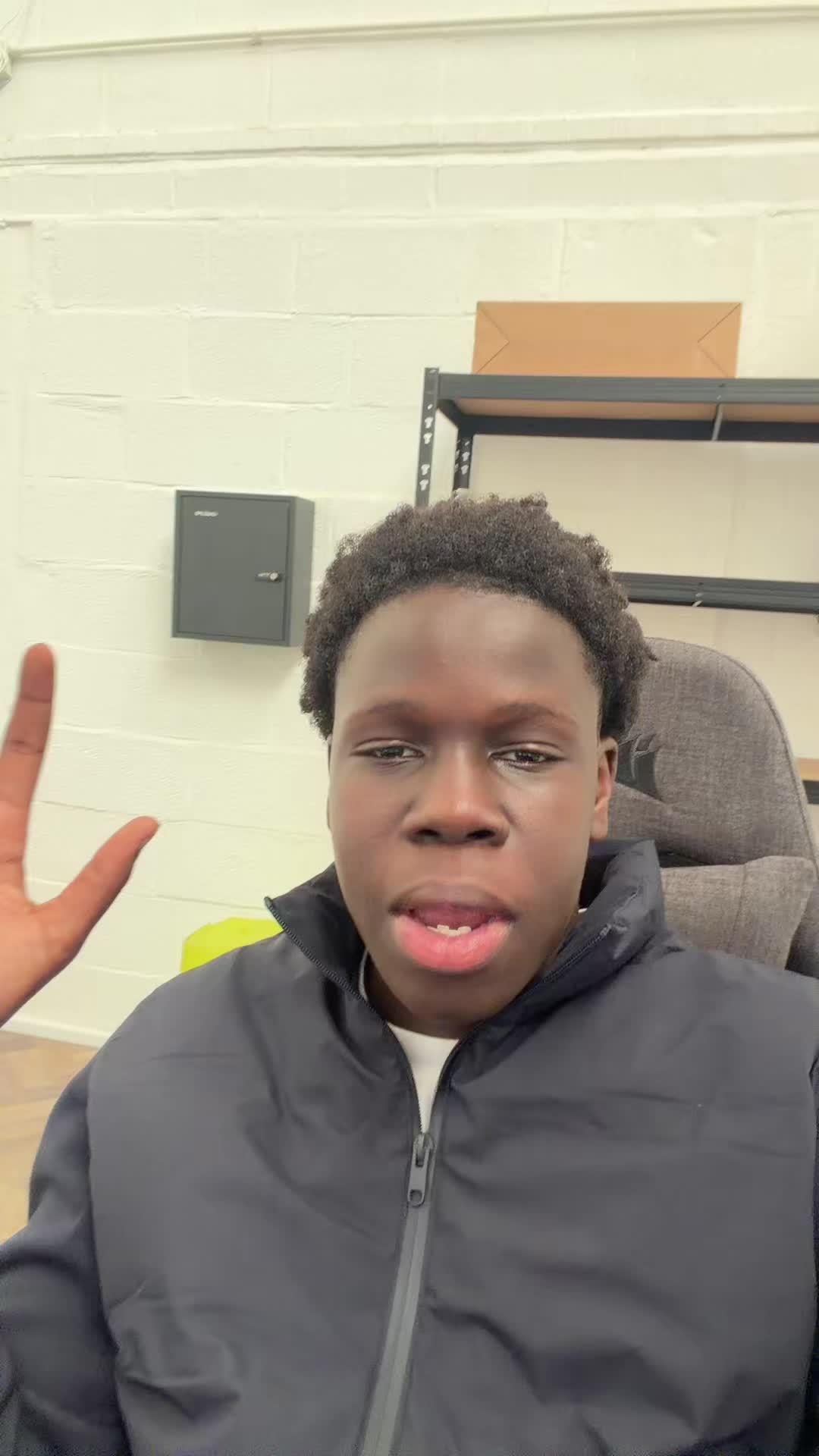 @Mo.