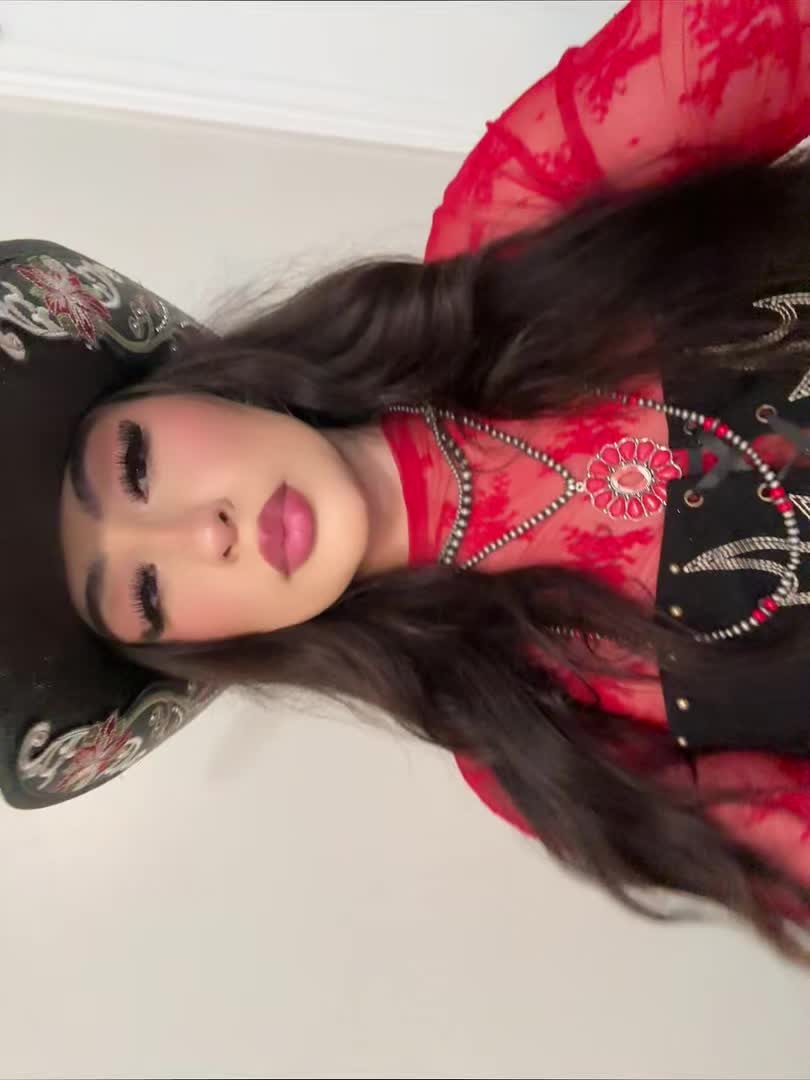 @Heyitsdessss