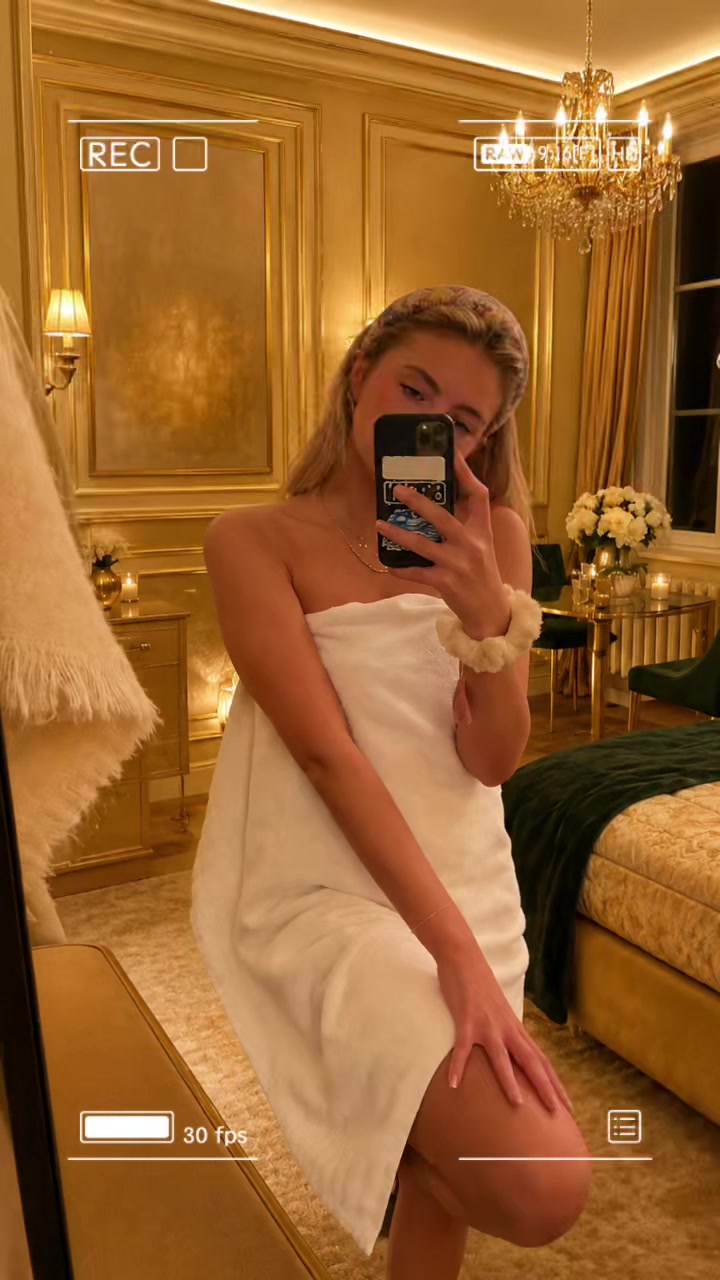 @Emma Watson 🔵