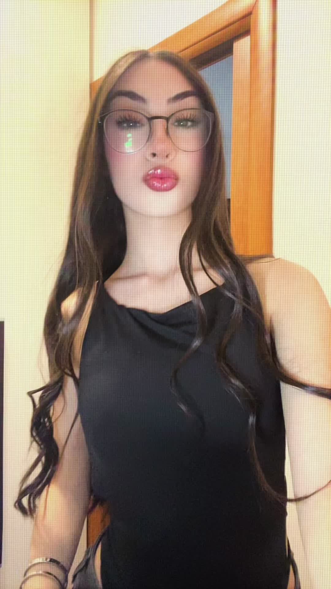 @𝟐𝟐