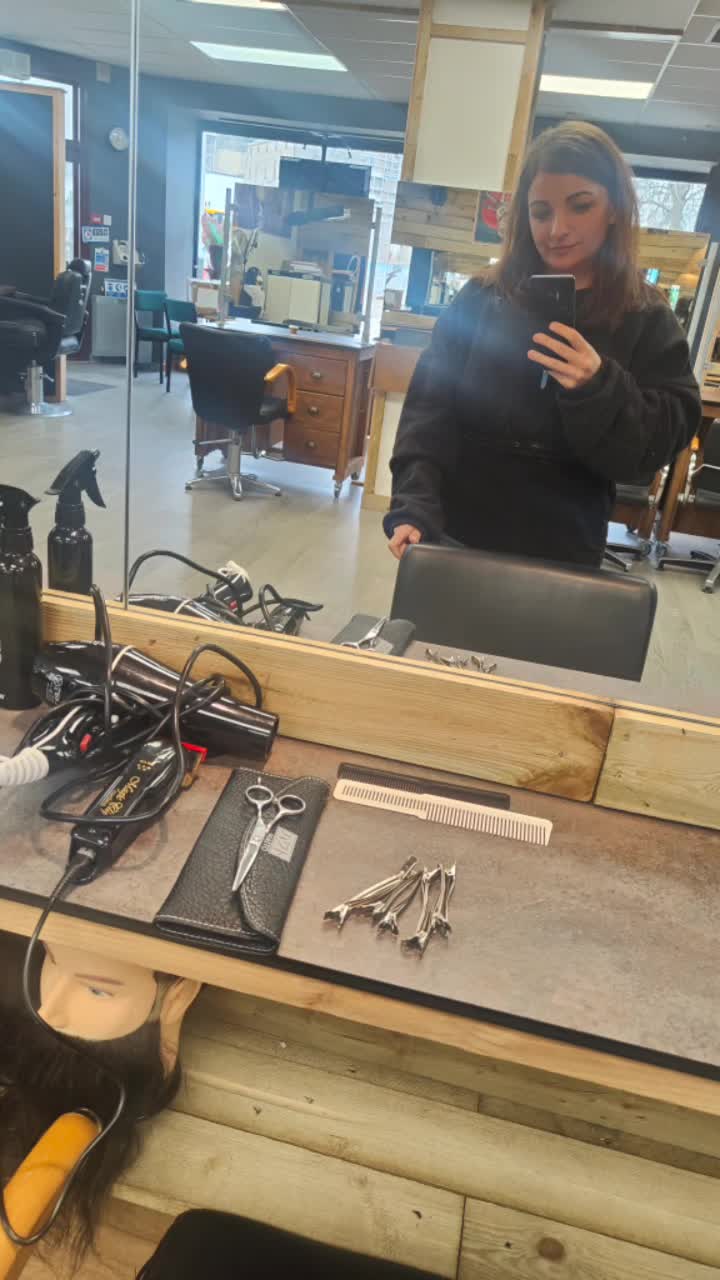@Sara - Hypno/Beauty Therapist!