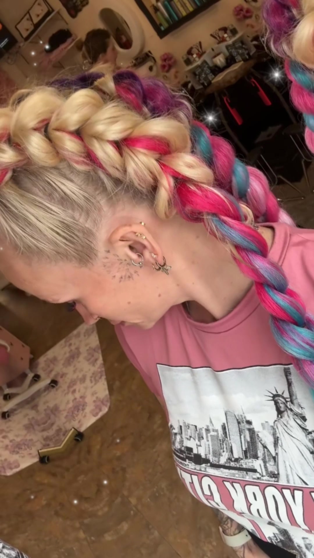 @alinz908.