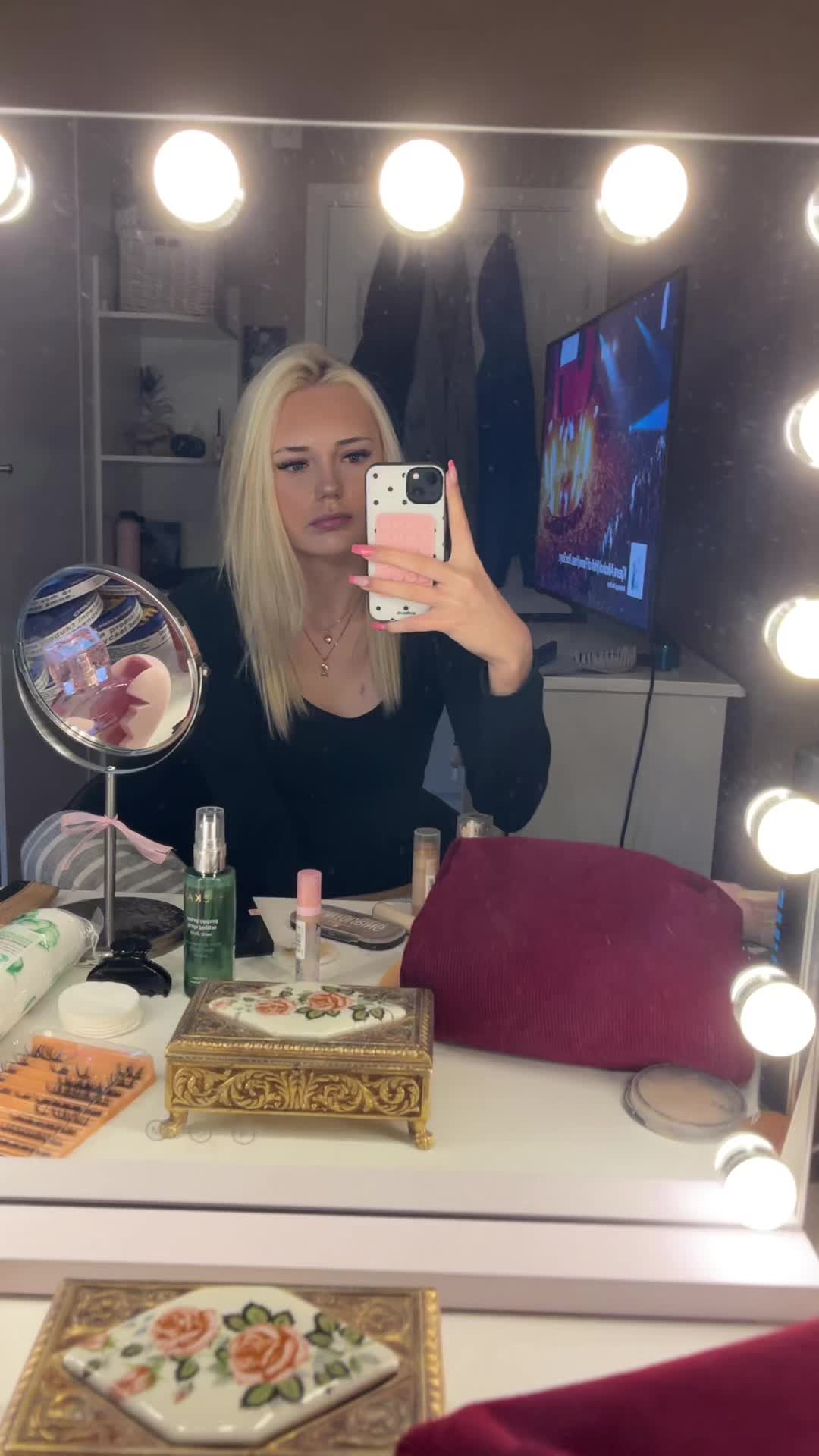 @Mollyyyy🐦🔥🐦🔥