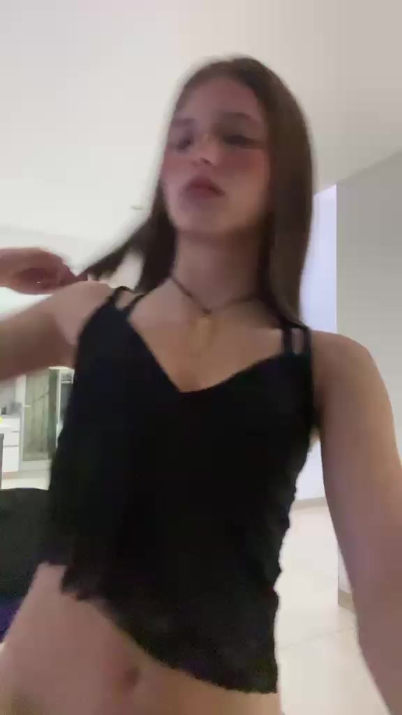 @🖕🏾