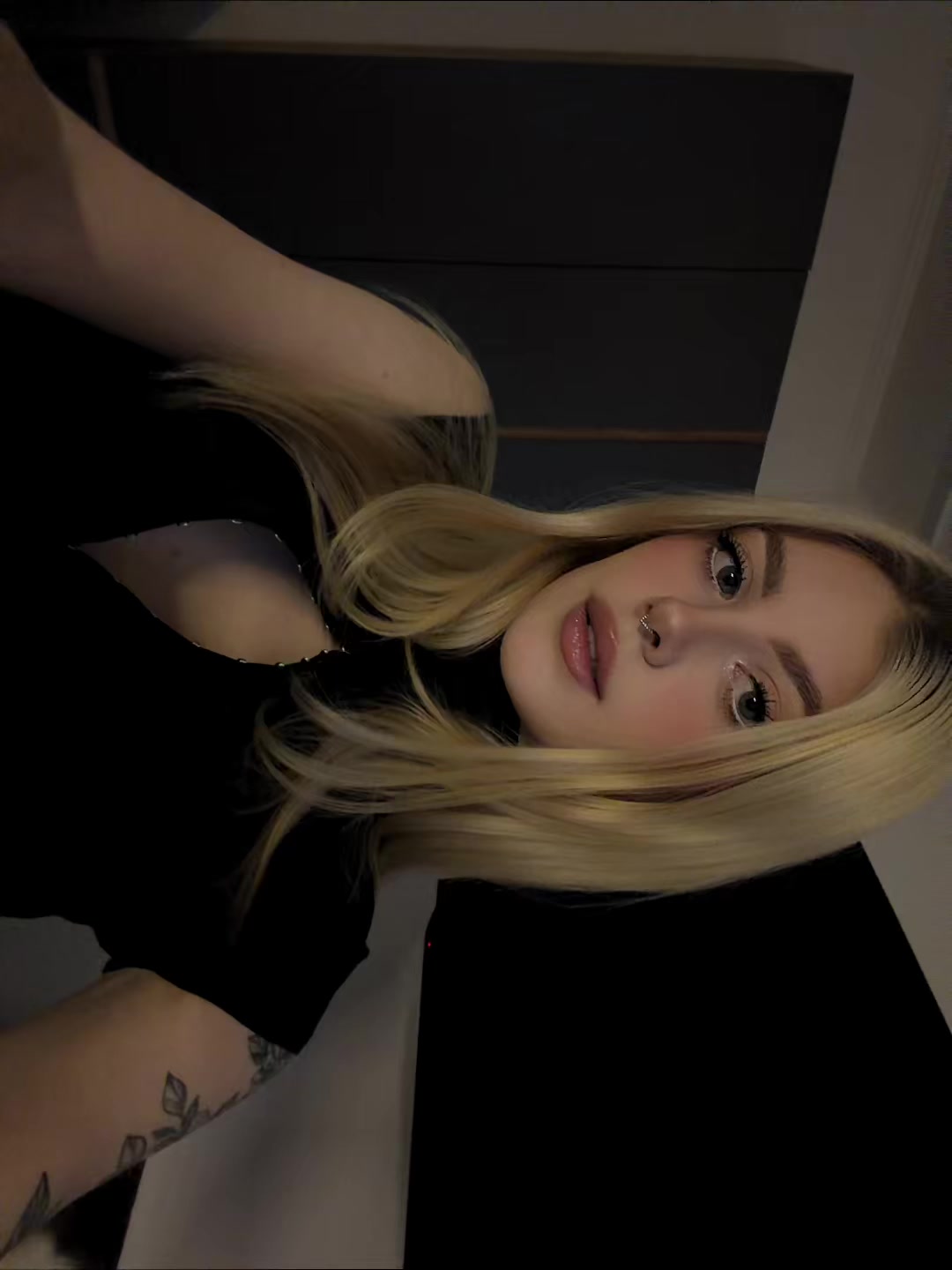 @✭
