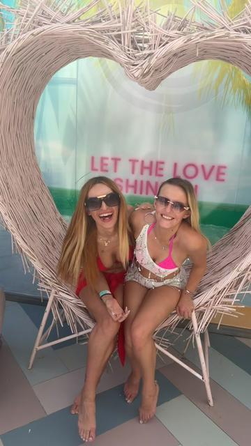 @Paige 🌴🌎🦁