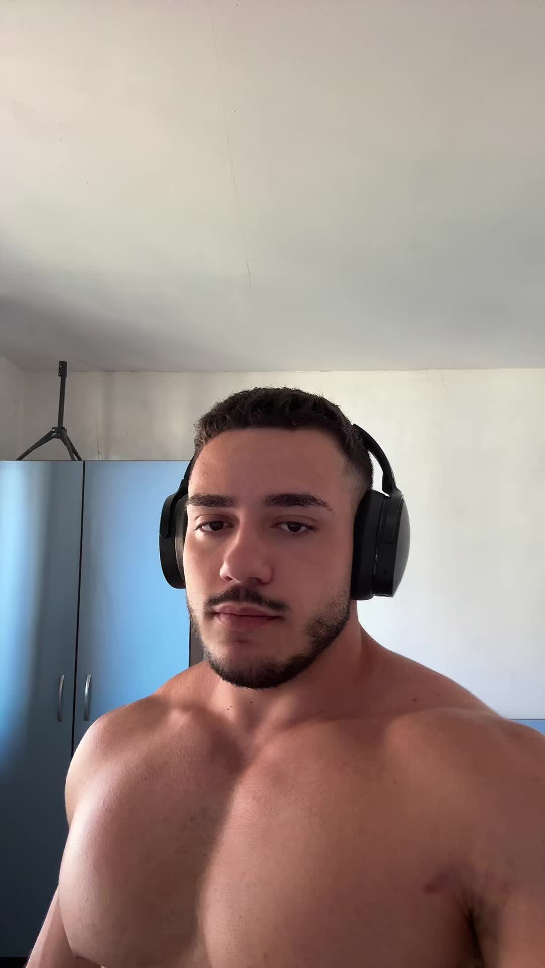 @vik3vik2