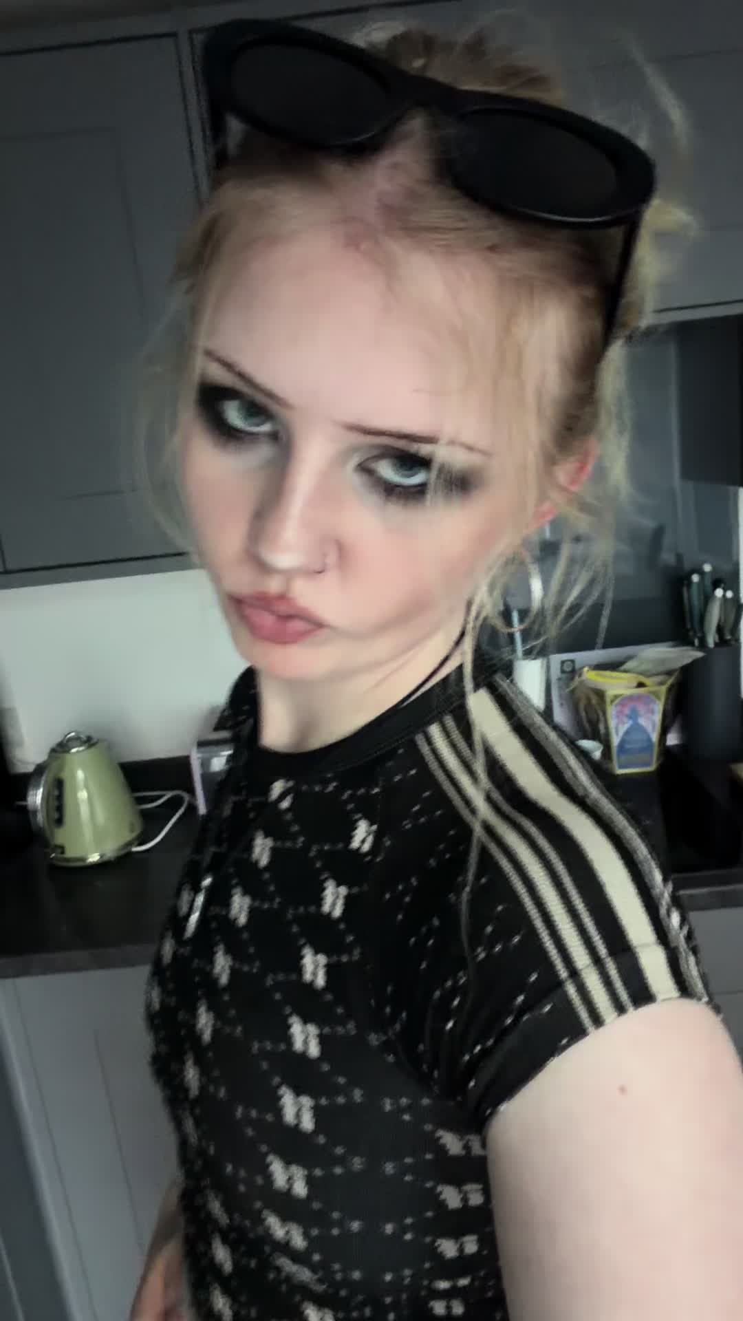 @𝔦𝔷𝔷𝔶