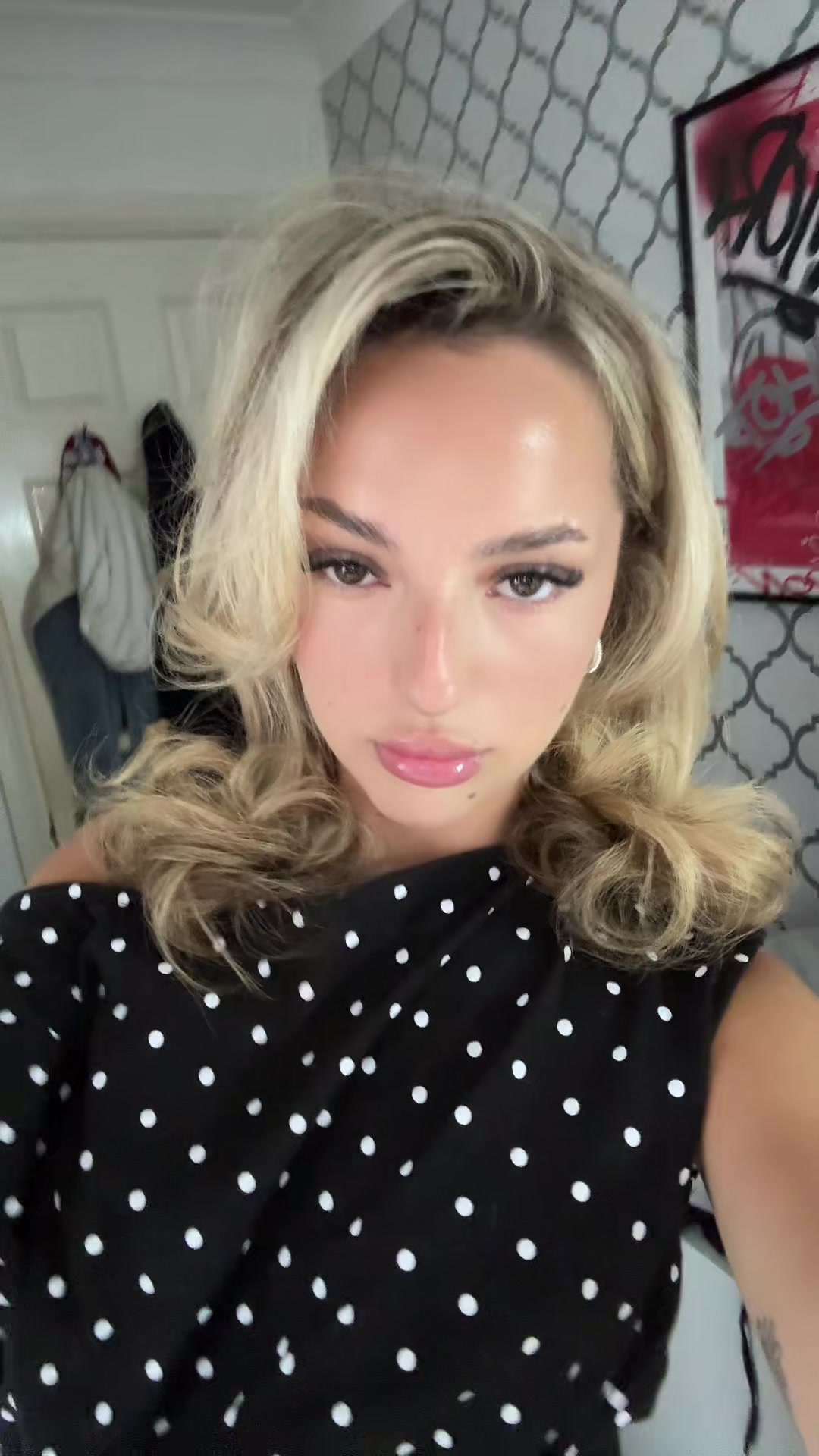 @ssimplynicolee