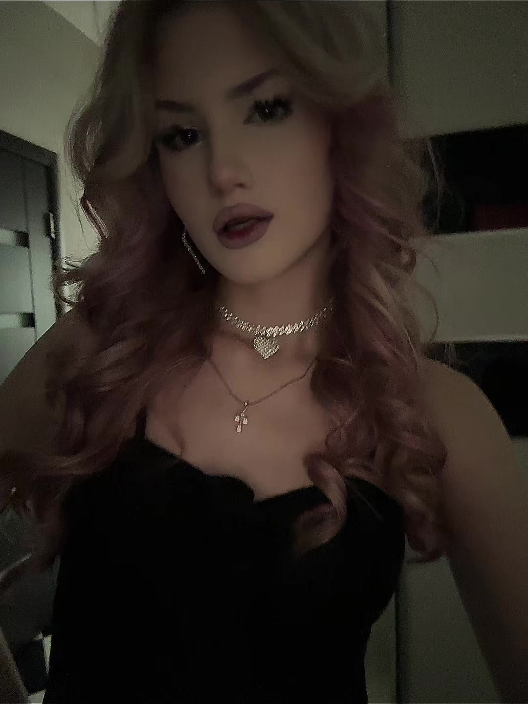 @༒