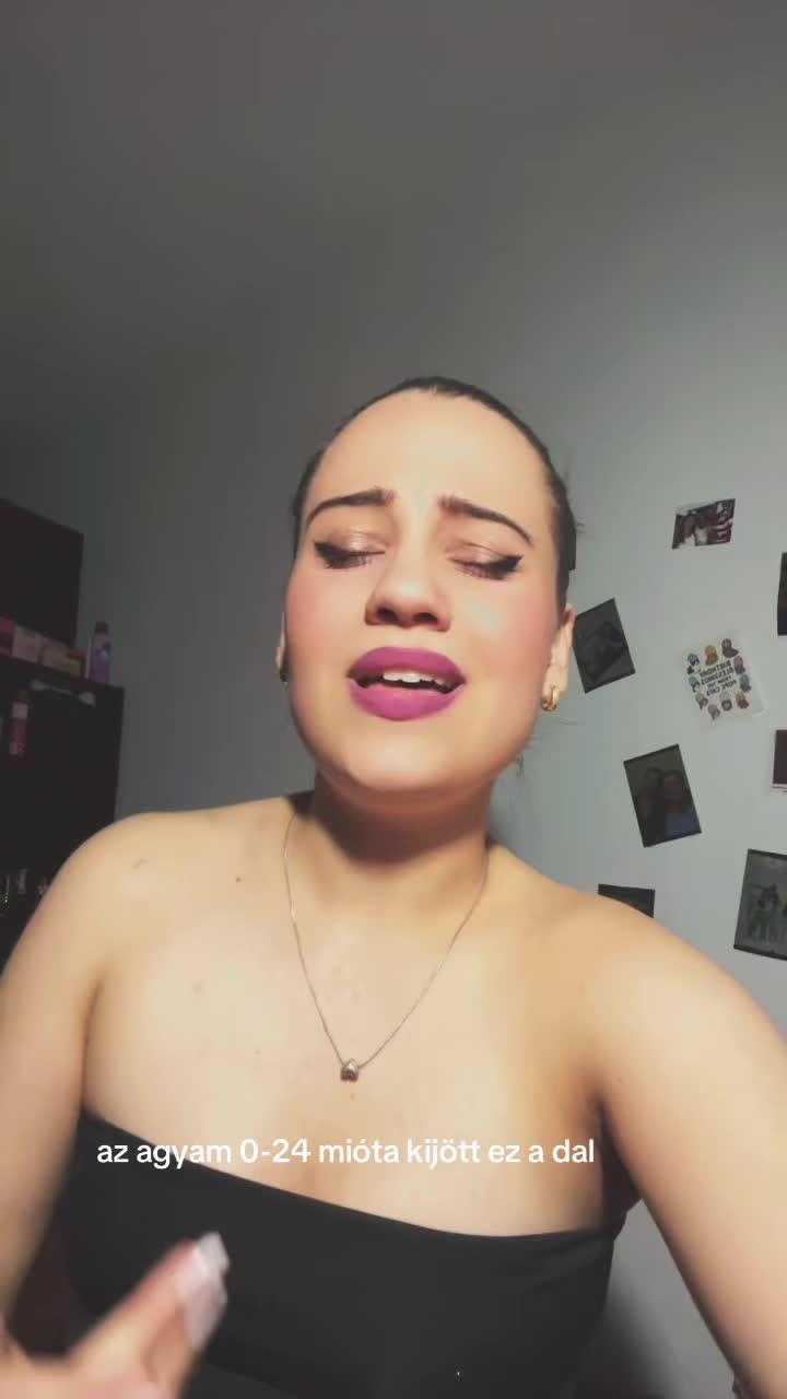 @esztike