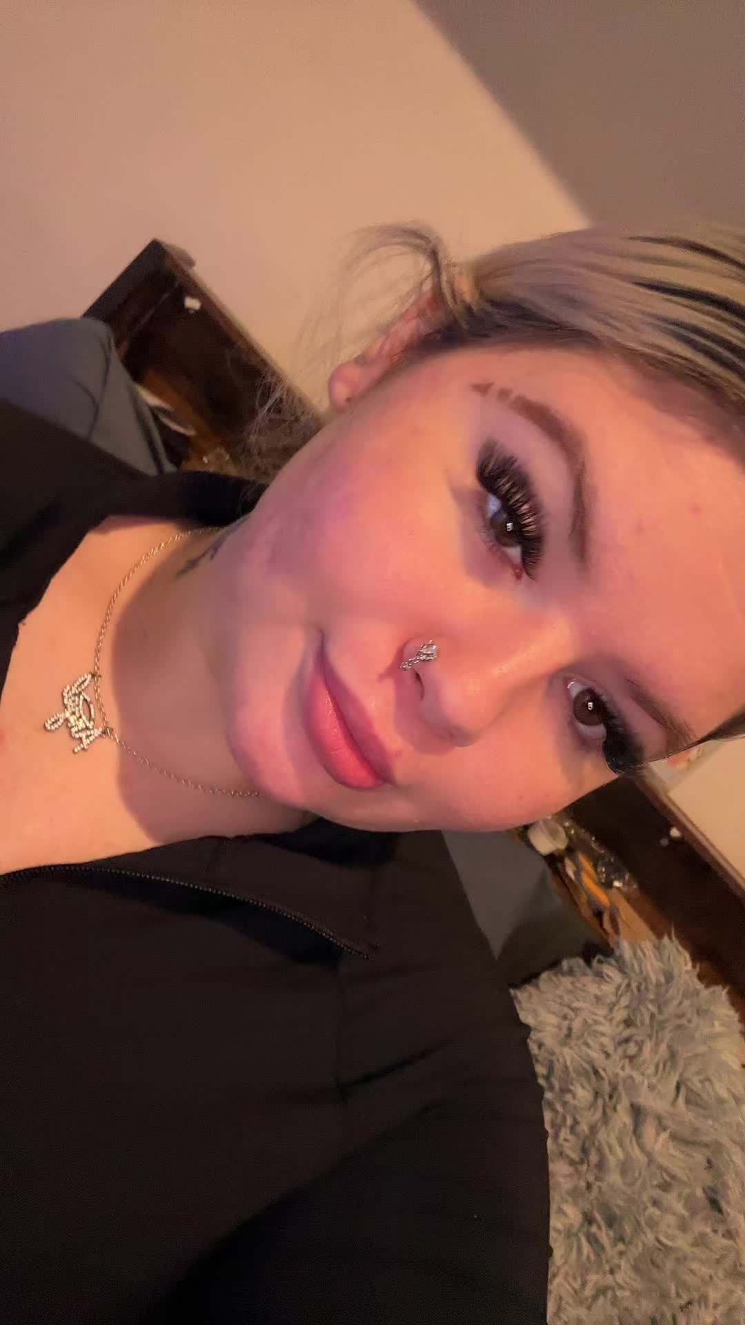 @Angel 🦋