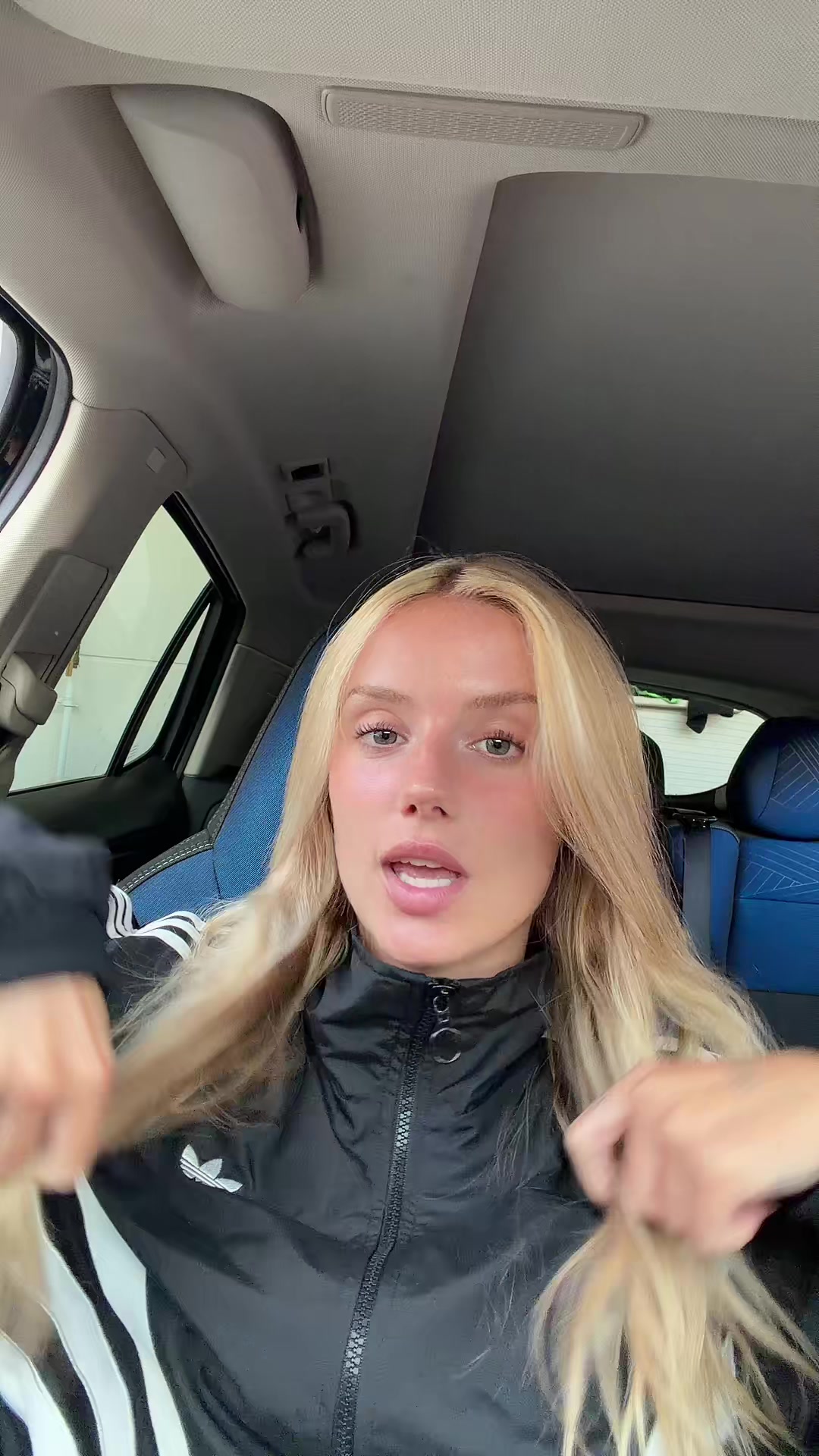 @LIA SIKORA