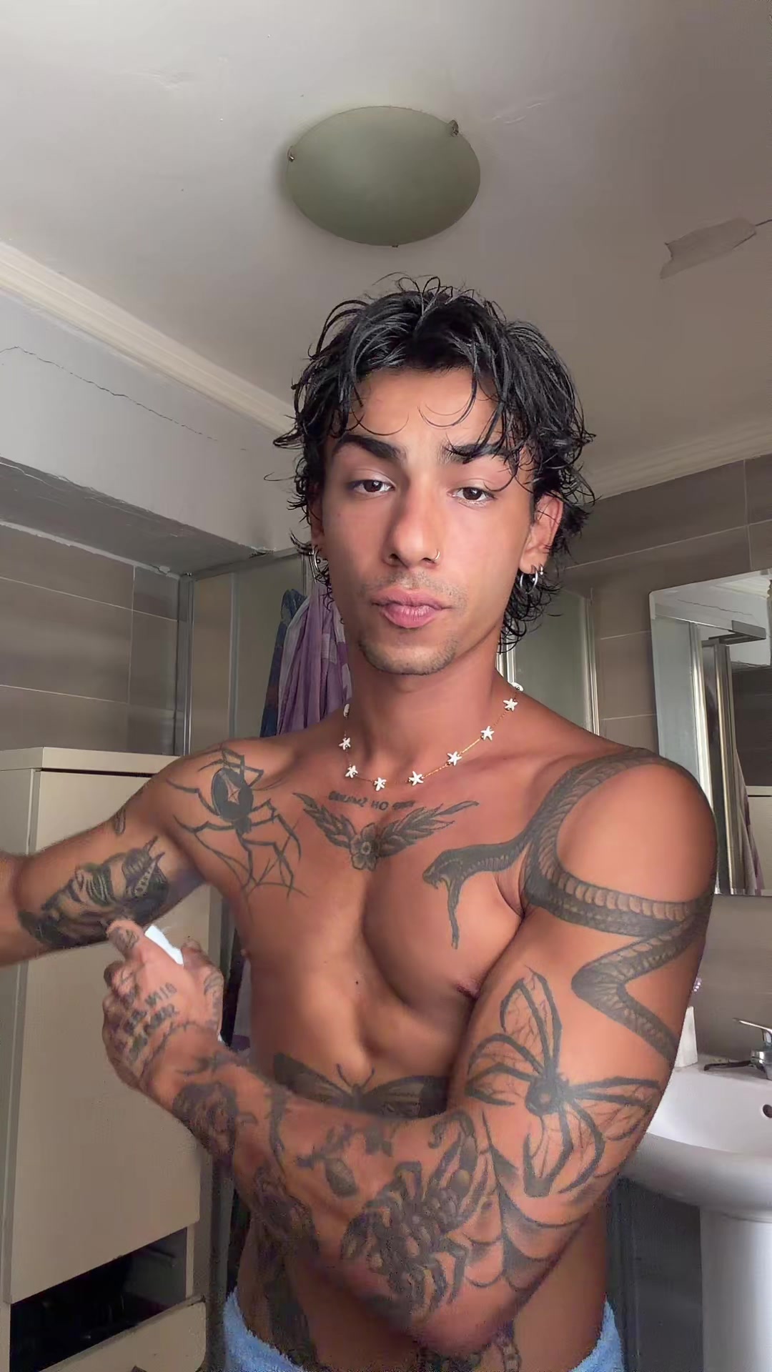 @Alex_averga99