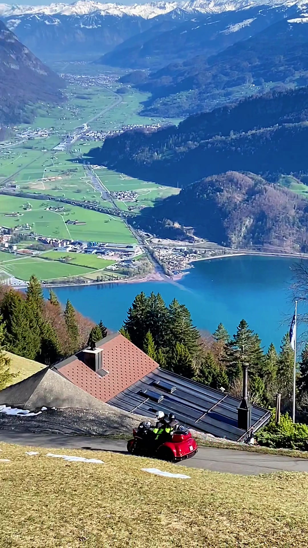 @Ivi Swiss 🇨🇭Czech 🇨🇿