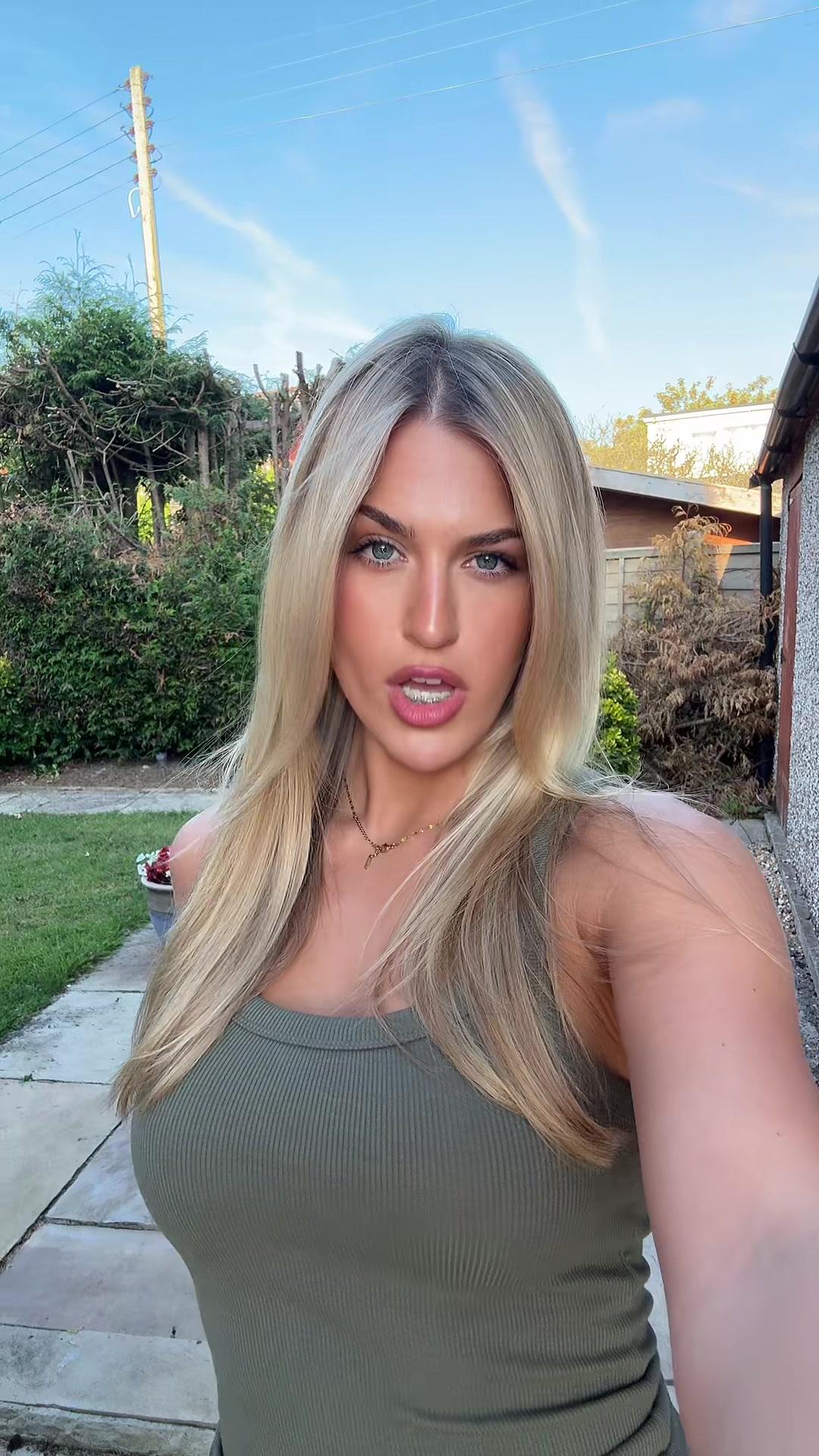 @Elladavenportt