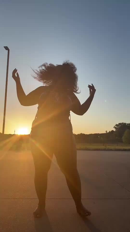 @Curvy.queen