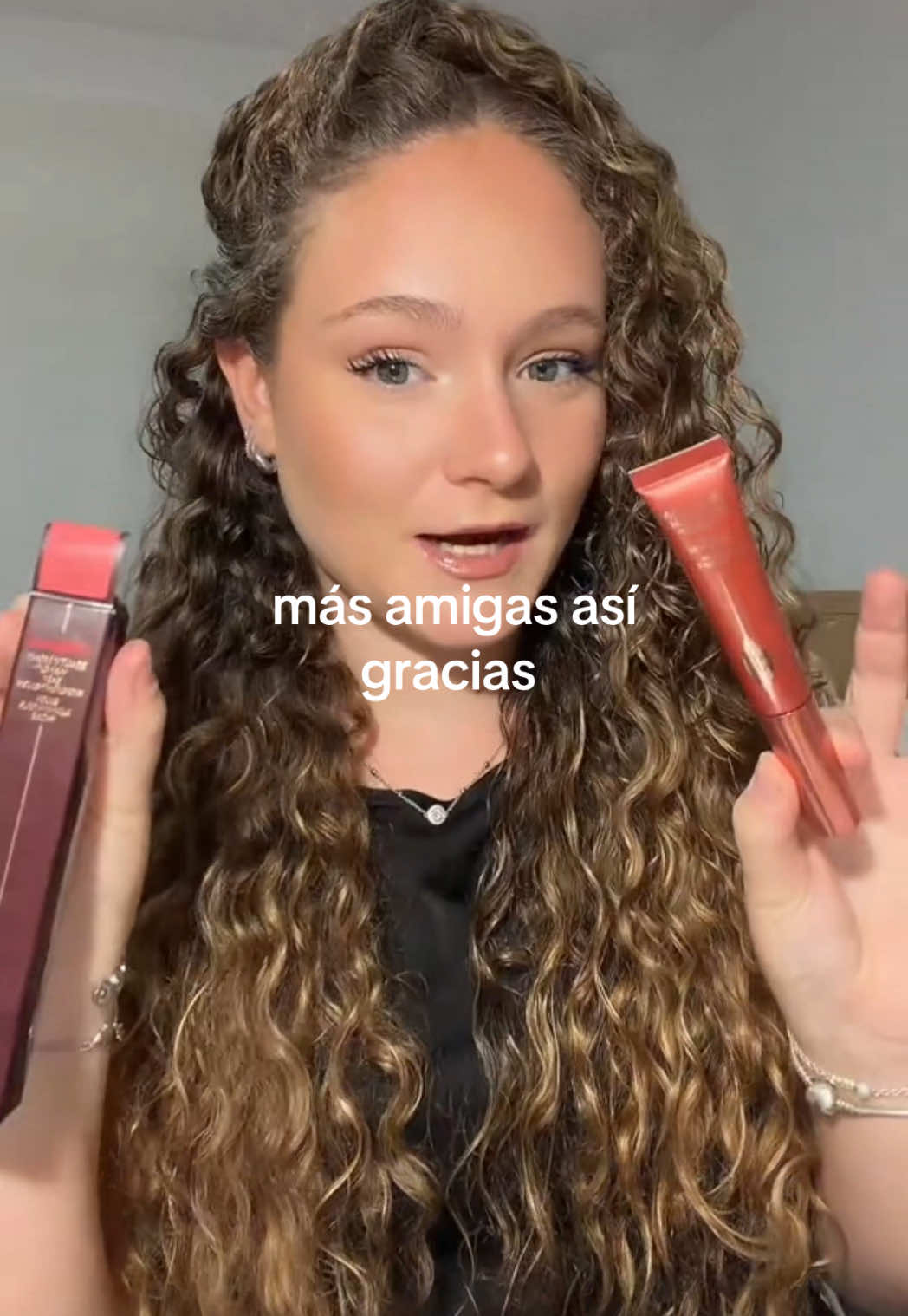 @laruuiz_