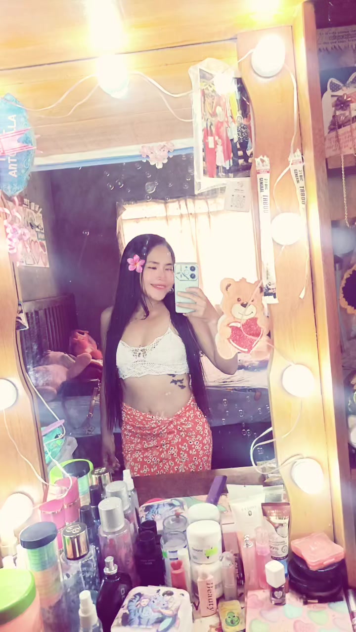 @𝙻𝚎𝚜🍓
