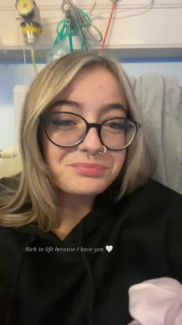 @btchesbrokenblondie ๐ฉต