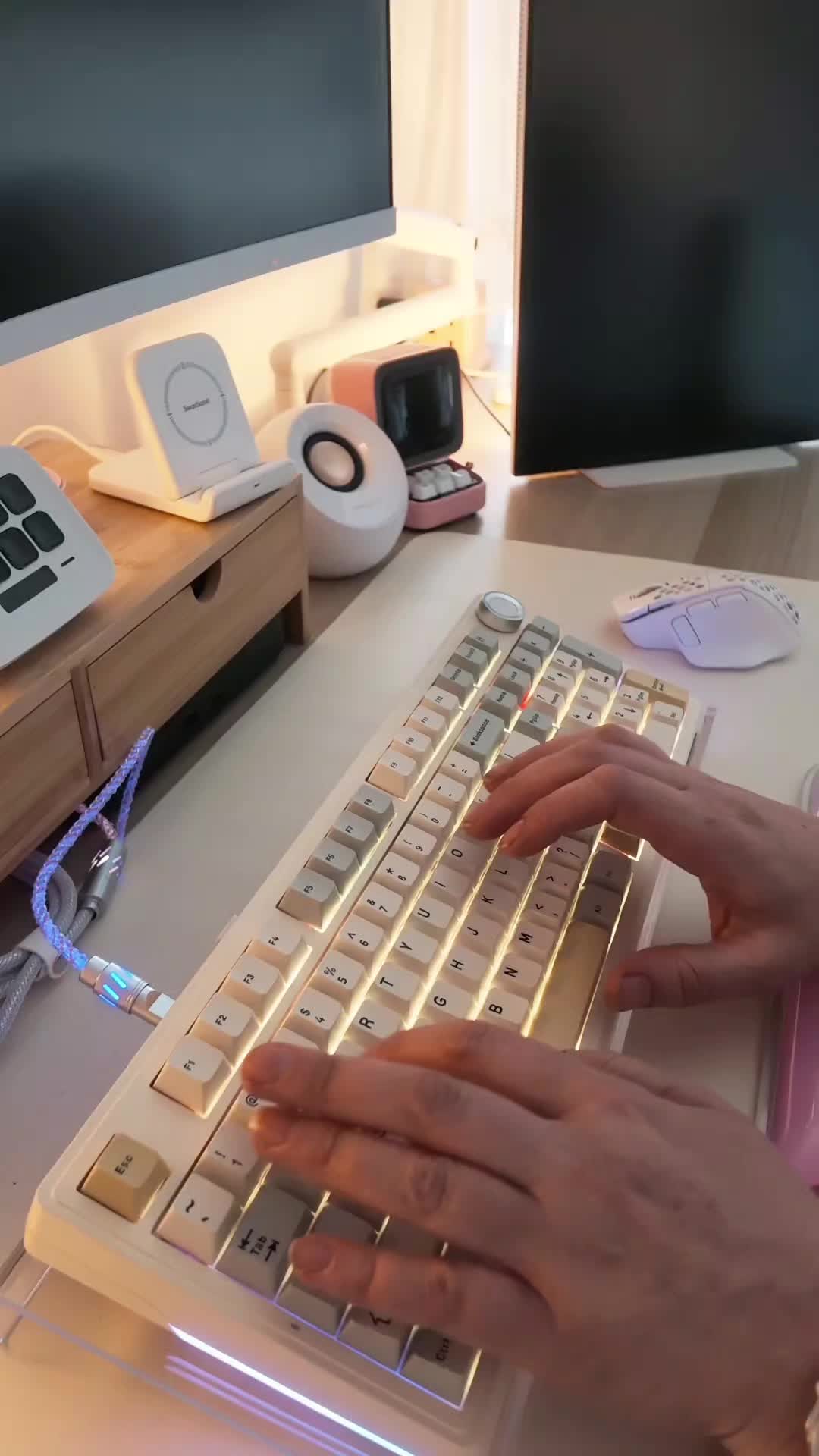 @Katie | WFH | Keebs | Cosy