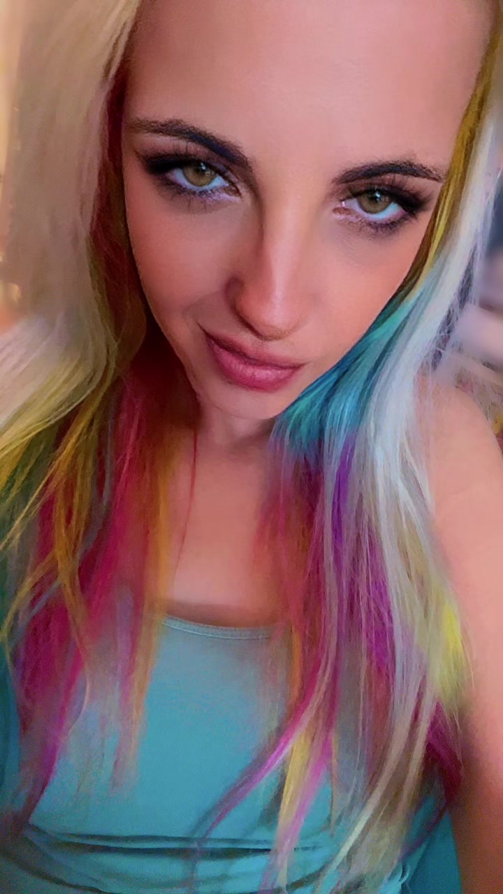 @miss_mercedesbenz