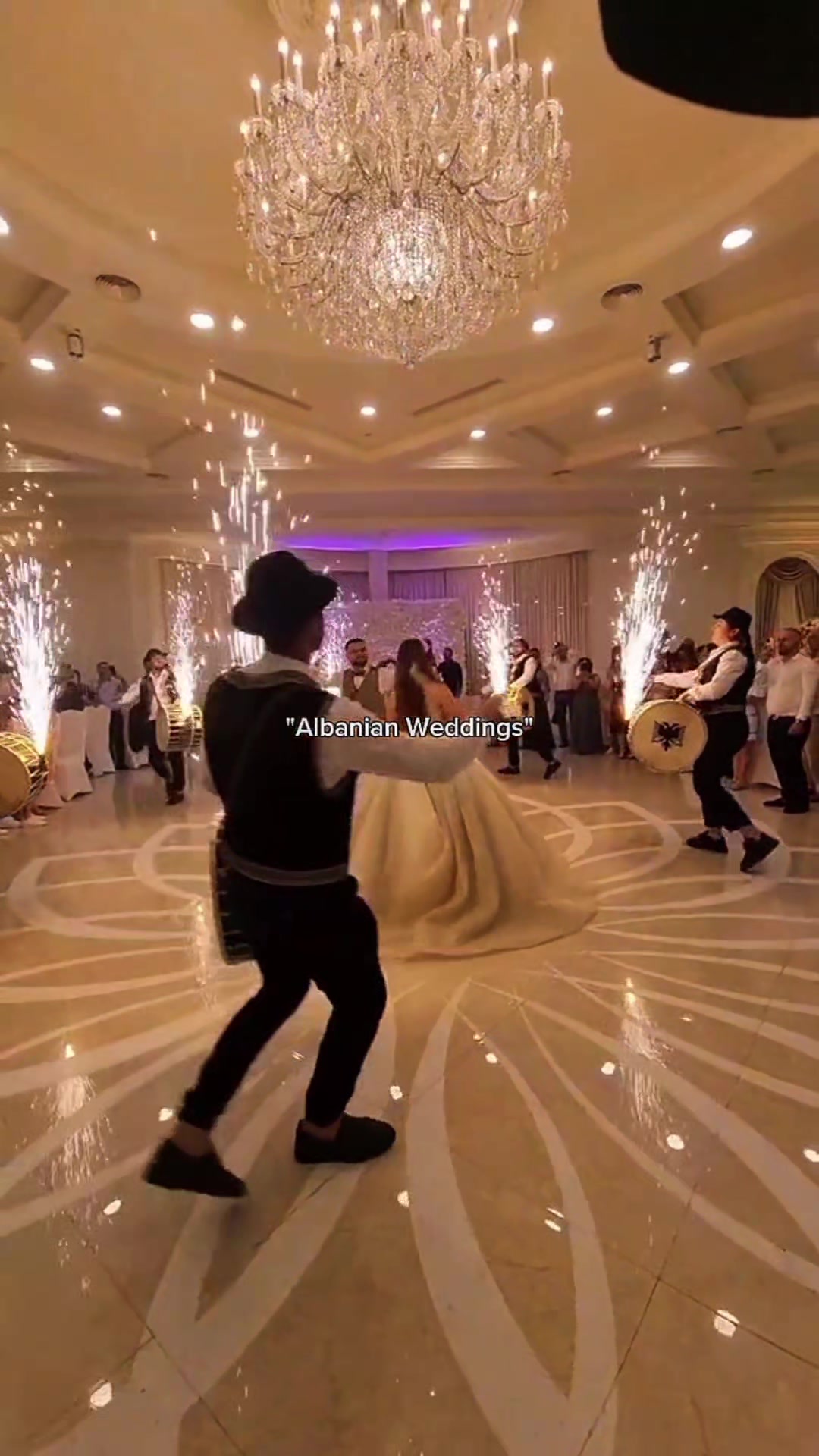 @𝓔🇦🇱