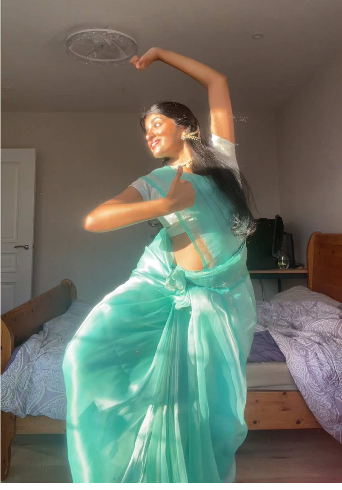 @Shangavi | med + dance