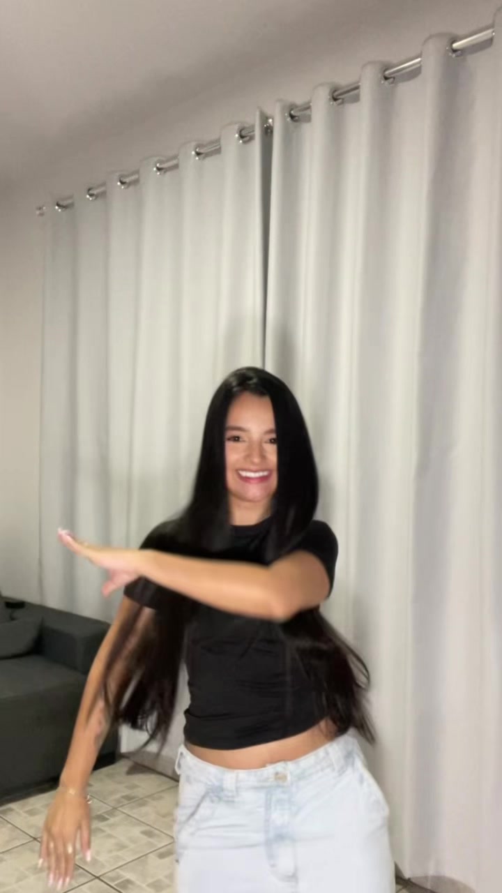 @laryssa com y