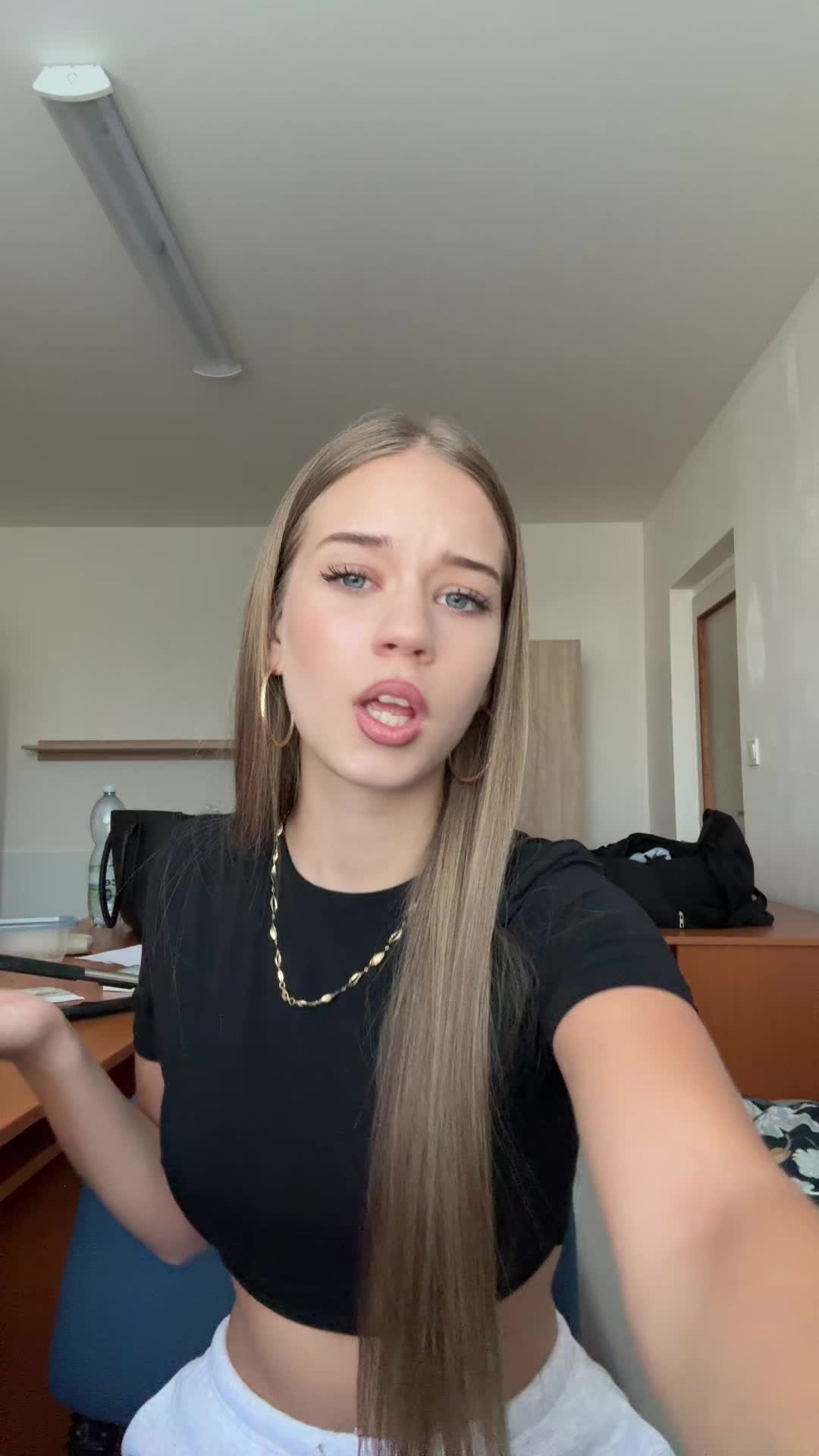 @𝓥𝓲𝓿𝓲𝓮𝓷