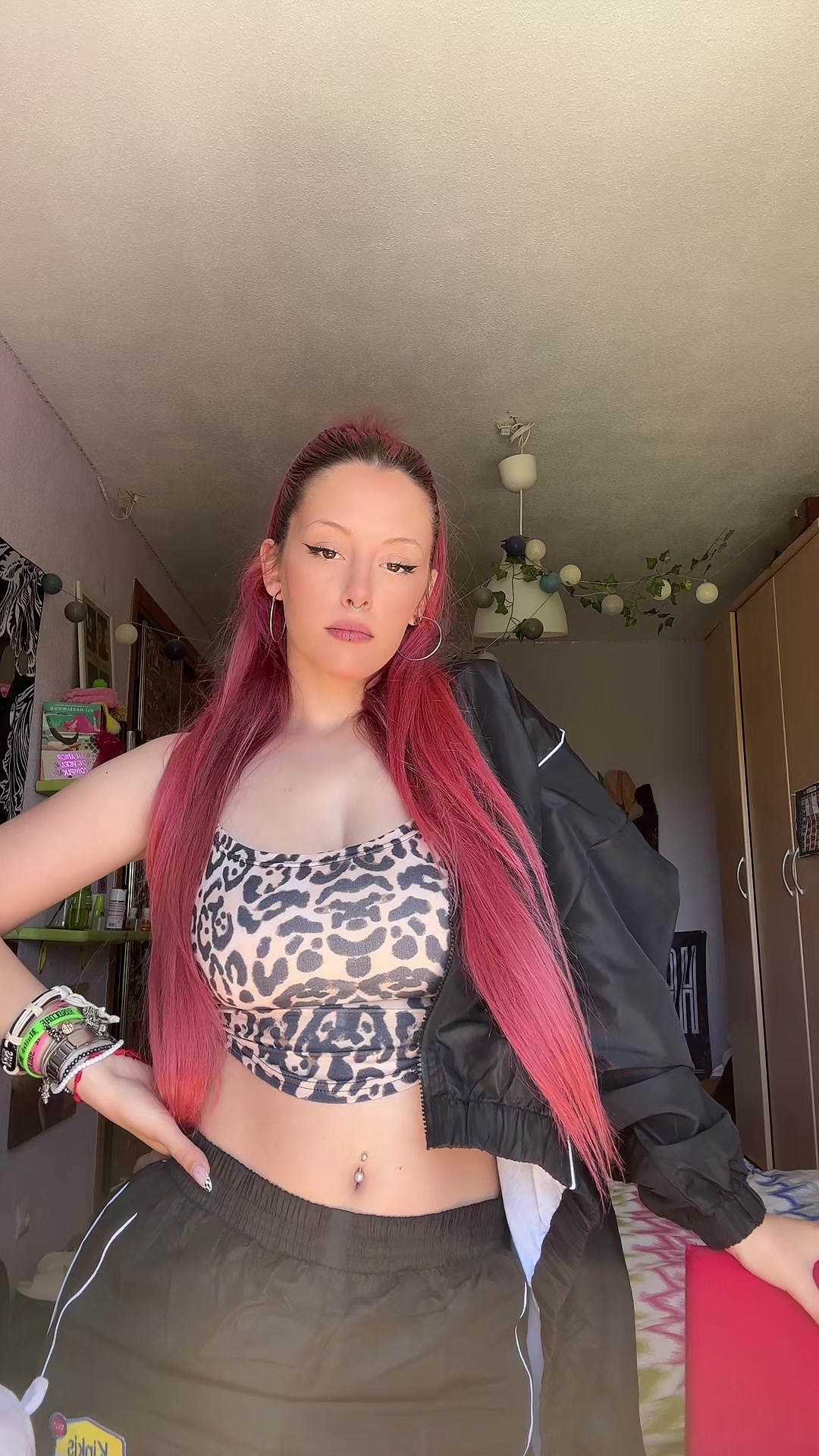 @𝔰𝔞𝔯𝔞🦋