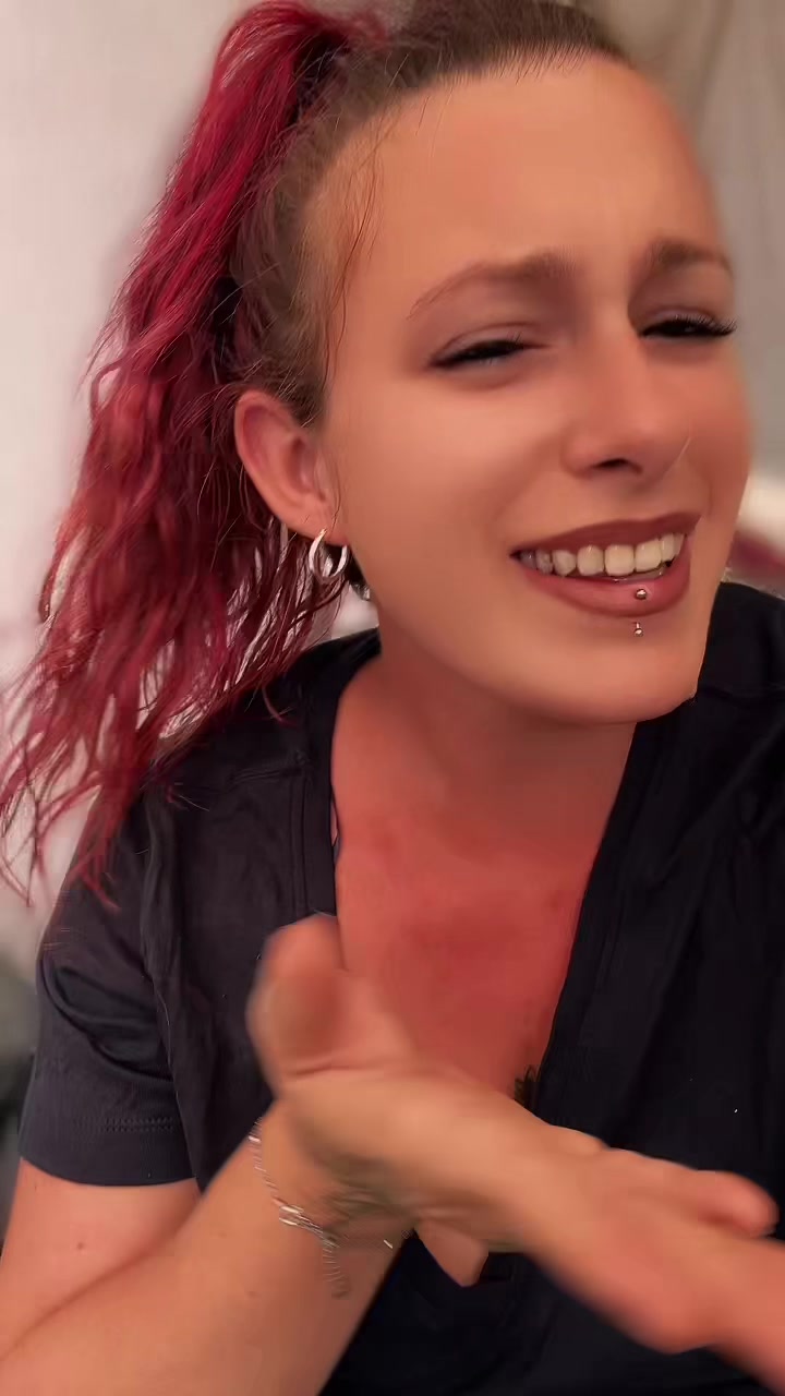 @Julia🦋🖤