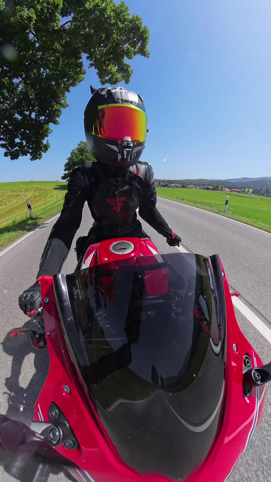 @Bikergirl_33