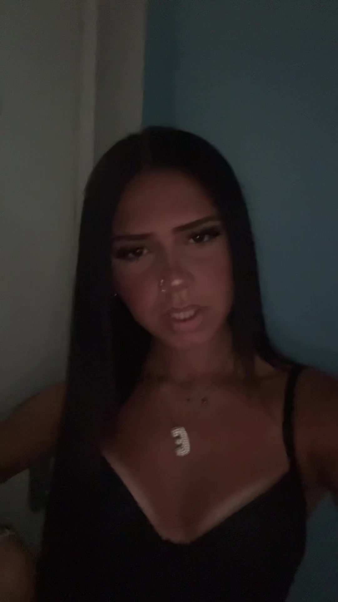 @elena.