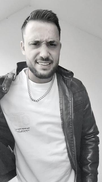 @💪Venzi🦂